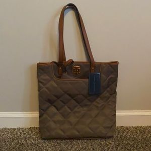 NWT Tommy Hilfiger Tote - Olive green